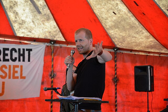 Andreas Malm donne une conférence au Code Rood Action Camp 2018